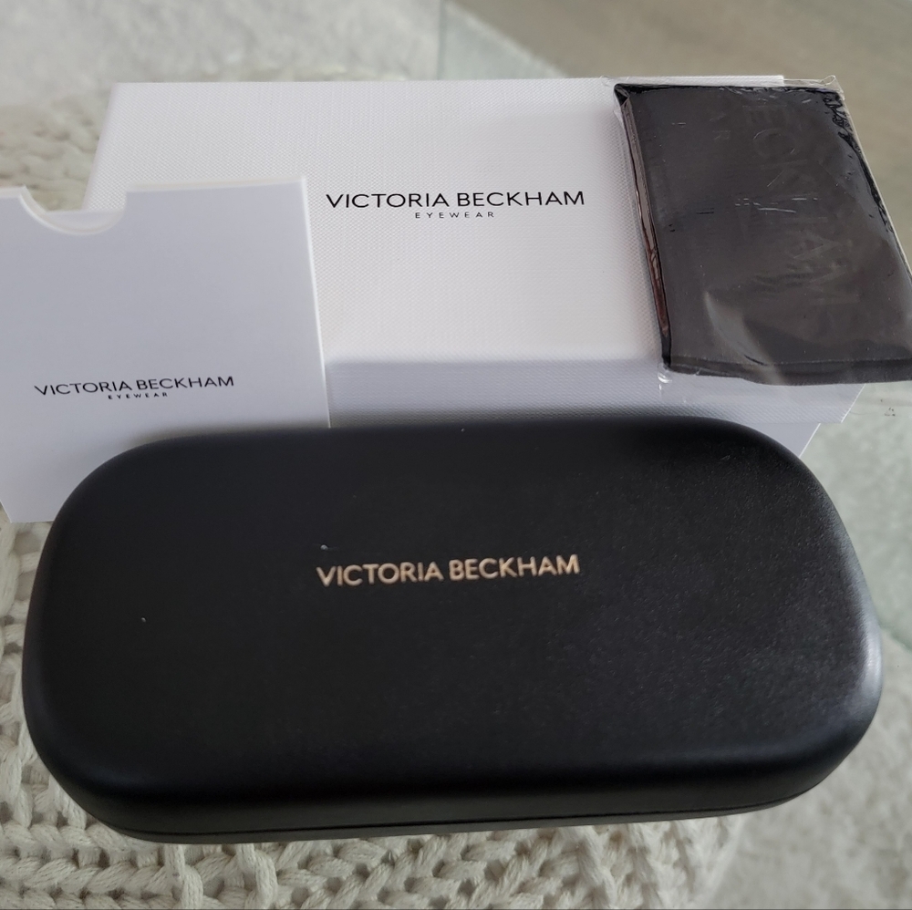 ❤️SALE❤️SALE❤️Victoria  Beckham box, eye glasses case, cloth & card.